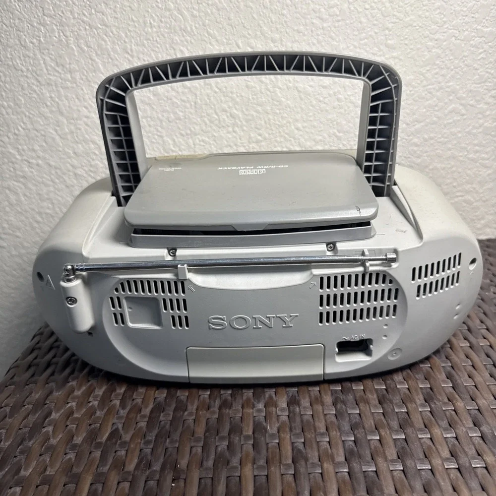 Vtg Sony CFD-S01 Stereo AM/FM Radio CD Player Cassette Portable Boombox Tested